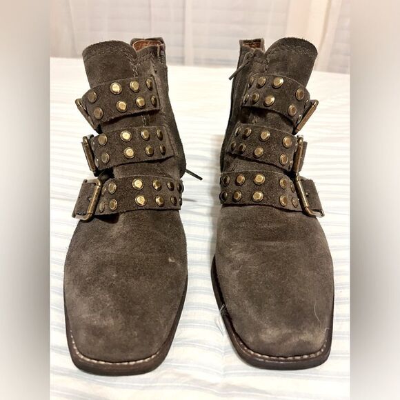 Zodiac Adele Suede Olive bootie boots! Like New!!! Size 7 - Picture 11 of 14